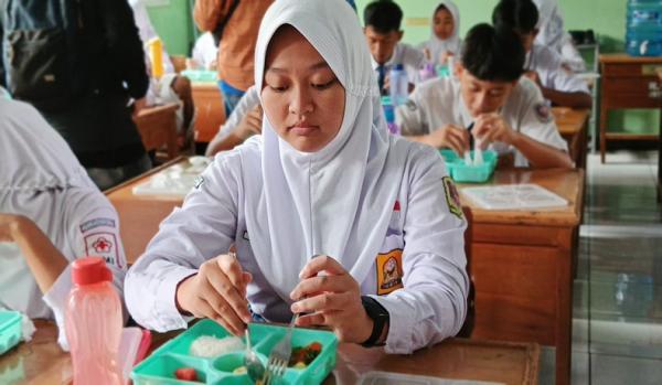 Ribuan Siswa Ciamis Terima Makan Bergizi Gratis, Dukung Kesehatan dan Prestasi