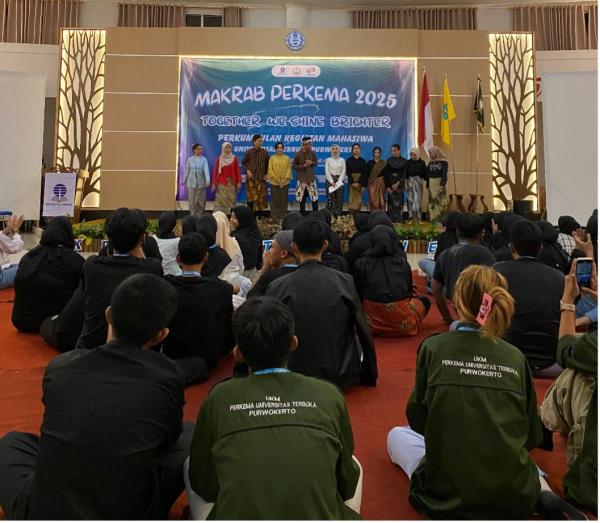 Kegiatan Ekstrakurikuler Tingkatkan Solidaritas Mahasiswa Jarak Jauh UT Purwokerto