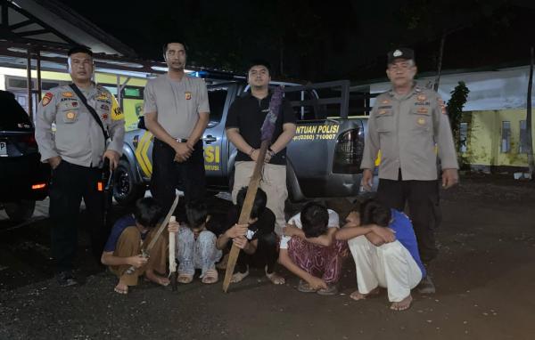 Nekat Rusak Mobil Polisi, Lima Remaja Ditangkap Polsek Patokbeusi saat Tawuran Geng Motor