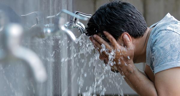 Ancaman Bagi yang Wudhunya Tidak Sempurna, Celakalah Tumit-Tumit dari Api Neraka