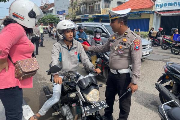 Operasi Gabungan Polres Ponorogo dan Bapenda, Petugas Temukan Pengendara Telat Pajak