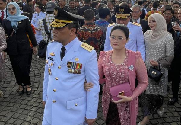 Ini Sosok Wanita Cantik yang Mendampingi Gubernur Jateng Ahmad Luthfi saat Pelantikan