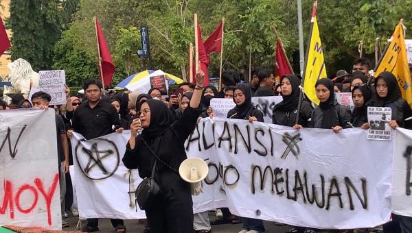 Ratusan Mahasiswa Ponorogo Demo Tuntut Soal Pemangkasan Anggaran Pendidikan hingga MBG