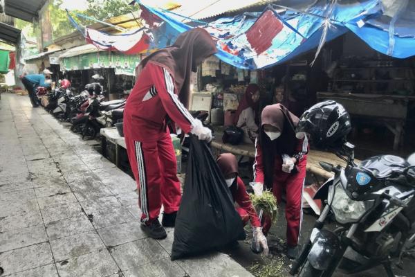 Aksi Bersih Pasar Sidoharjo di Peringatan HPSN 2025