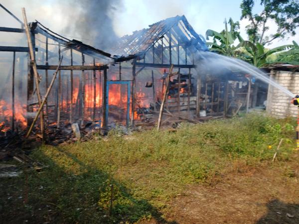 Rumah Sekaligus Warung di Ngraho Bojonegoro Terbakar Hebat, Ini Penyebabnya