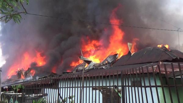 Kebakaran Hanguskan 38 Rumah di Asrama II Kesdam Hasanuddin Makassar, Dipicu Korsleting Listrik