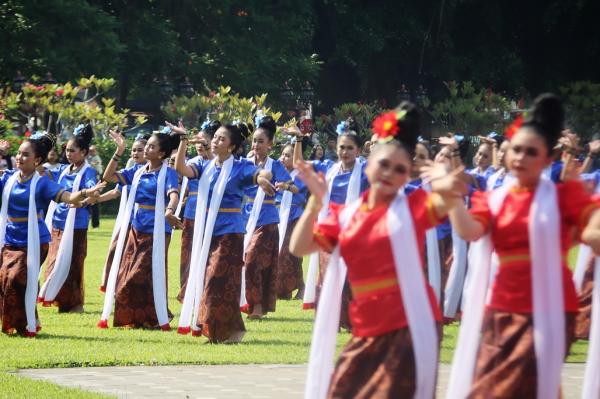 Tari Banyumas Megot Meriahkan Hari Jadi ke-454 Kabupaten Banyumas