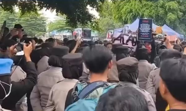 Aksi Solidaritas untuk Sukatani di Purbalingga Diisi dengan Nyanyi Bersama