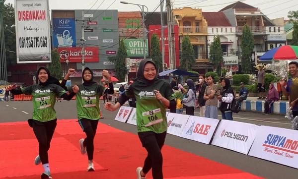 Keseruan Ratusan Peserta Ikuti Ponorogo City Run, Kapolres Catat Waktu 26 Menit