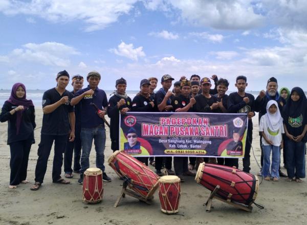 Padepokan Macan Pusaka Santri Gelar Munggah Wisata Bersama di Pantai Bagedur