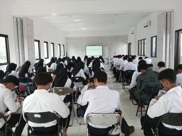 Ratusan Calon Mahasiswa Baru TMU Ikuti Tes TPA dan Pemberkasan