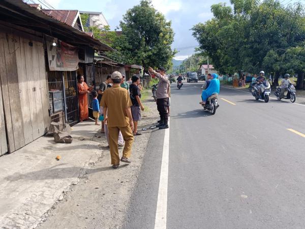 Pengendara Motor Tabrak Pejalan Kaki Hingga Terpental, Polsek Tinambung Datangi TKP