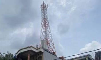 Warga Banjar Masin Way Kanan Keluhkan Pembangunan Tower Internet di Dekat Pemukiman