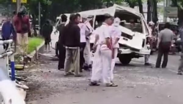 Kecelakaan di Turunan Silayur Semarang, Minibus Rombongan Siswa TK dan Guru Ditabrak Truk Boks