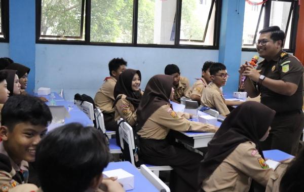 Kejari Kabupaten Bekasi Kenalkan Bahaya Judi Online kepada Pelajar SMP