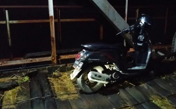 Misteri Motor Terlantar di Jembatan Cincim Babat, Ada Pesan Tangan dari Pemiliknya!