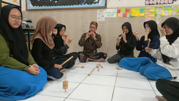 Puluhan Pelajar SMP Al-Falah Assalam, Lestarikan Permainan Tradisional Lewat Dolanan Lawas