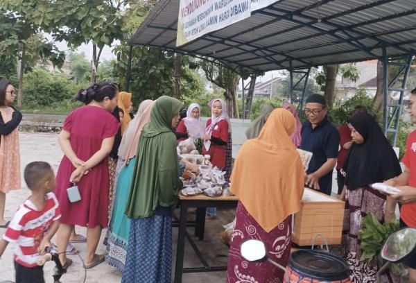 Pemdes Surabayan Gelar Pasar Murah, Warga Antusias Borong Kebutuhan Pangan