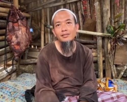 Kisah Ustadz Wakafkan Seluruh Hartanya untuk Masjid, Kini Tinggal di Gubuk Sederhana