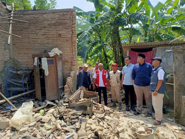 Kisah Janda Tua Perawat Disabilitas di Jepara Rumahnya Roboh Diterjang Hujan, Mas Wiwit Gercep Ini