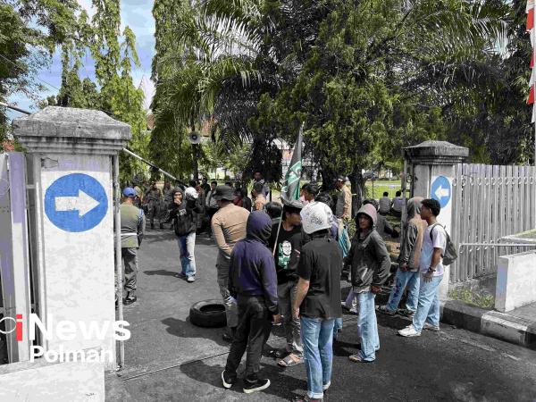 Hari Pertama Bertugas, Bupati Polewali Mandar Disambut Demo Mahasiswa