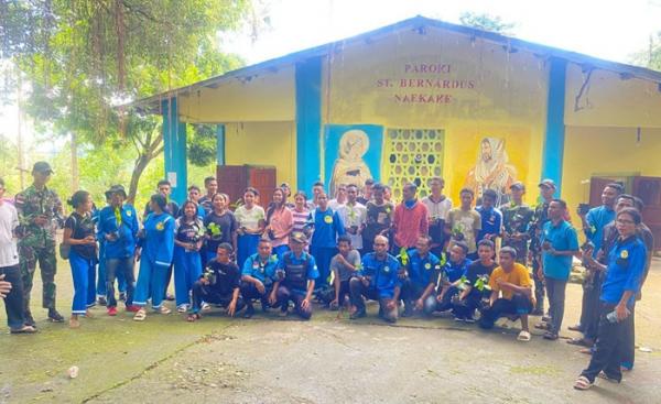 THS-THM Gandeng DLH Kabupaten TTU, Pastor dan TNI Tanam Anakan Pohon di Paroki Naekake