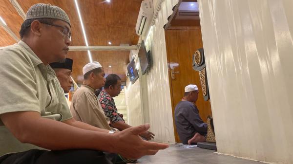 Tarawih di Masjid Kontainer Achmad bin Adenan, Tempat Ibadah Unik dan Ber-AC Dingin