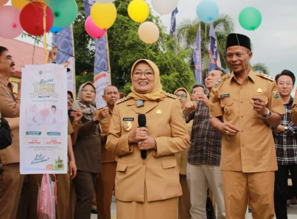 Bupati Kebumen Buka Pasar Takjil Ramadhan, Borong Makanan untuk Masyarakat