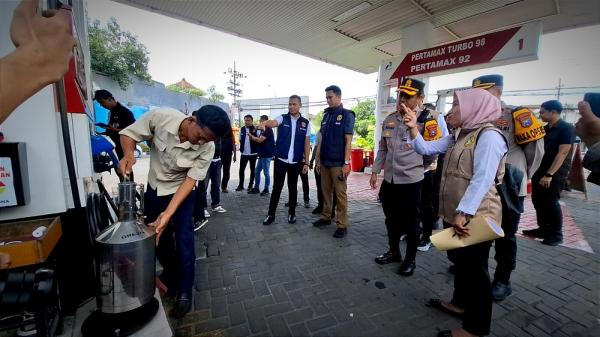 Polres Gresik dan Disperindag Sidak SPBU, Pastikan Kualitas BBM Aman