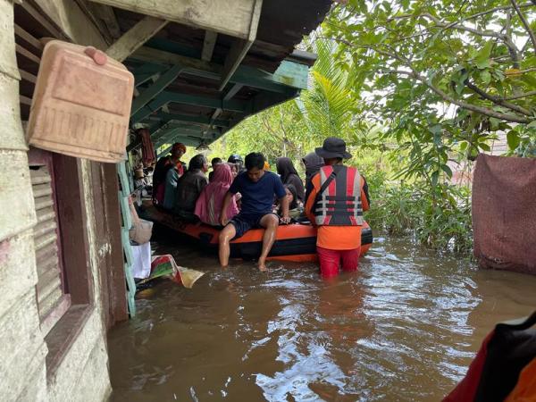 Banjir Rumbai, 37 Warga Dievakuasi Termasuk Ibu Hamil