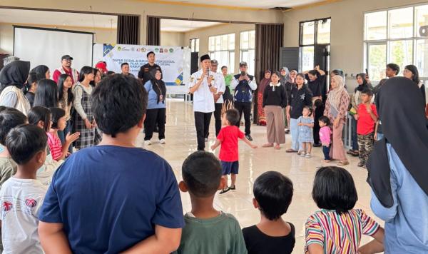 FOTO: Karang Taruna Kabupaten Bogor Berikan Bantuan Psikososial Korban Banjir Bandang Cisarua