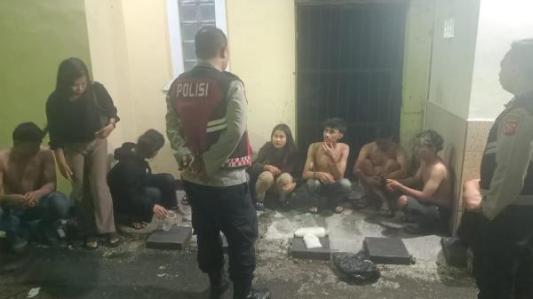 Muda-mudi Pesta Miras di Kosan Kawalu Tasikmalaya Dibubarkan Polisi, 9 Orang Diamankan