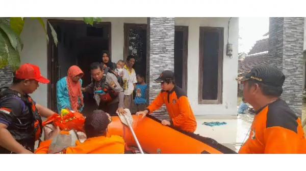 Banjir Meluas, Puluhan Lansia Ibu Dan Anak Dievakuasi