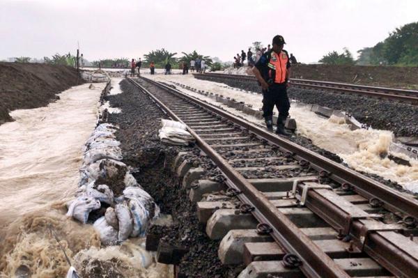 Imbas Luapan Tuntang, Jalur Kereta Api antara Stasiun Gubug - Stasiun Karangjati Tidak Bisa Dilalui