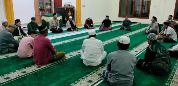 Polsek Pangkalan Kerinci Gelar  Subuh Berjama'ah dan Kultum untuk Tingkatkan Keimanan