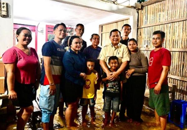 Prabowo Tinjau Banjir Hingga Buka Puasa Bersama Warga