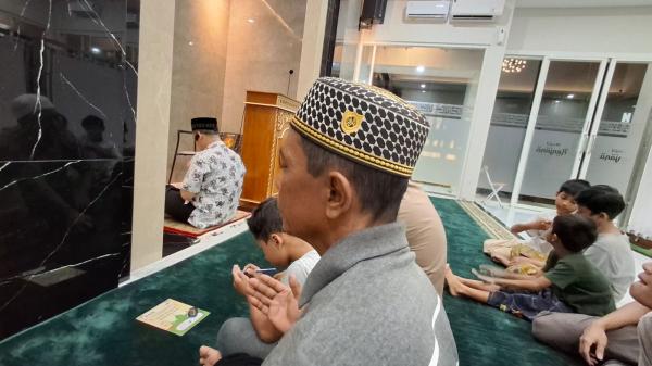 Pesona Arsitektur dan Kekhidmatan Tarawih Malam ke-10 Ramadan di Masjid Renjana