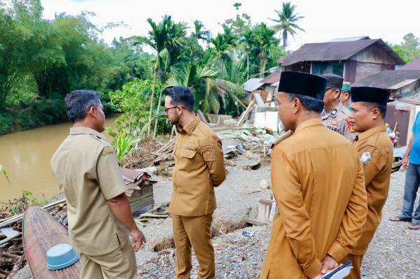 Wabup Aceh Barat Said Fadheil Kunjungi Rumah Korban Tanah Bergerak di Panton Reu