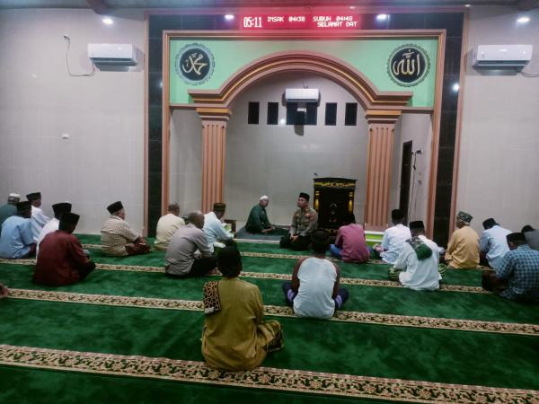 Kapolsek Jati Agung Laksanakan Safari Subuh Ramadhan di Masjid Al-Mutaqin.