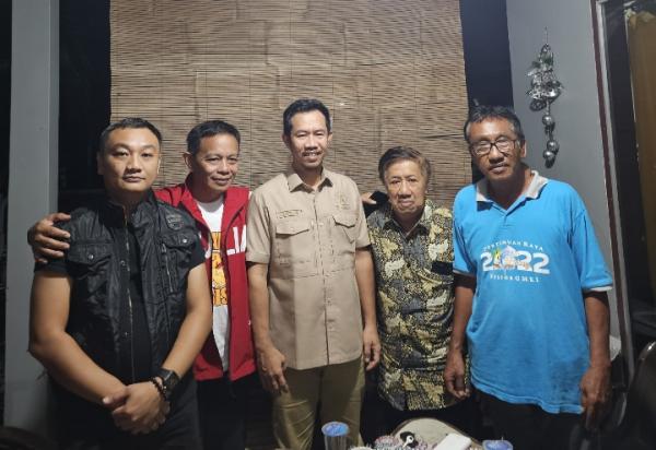 Trisal Tahir Suami Naili Trisal Kunjungi Tokoh Masyarakat Toraja di Kelurahan Salobulo