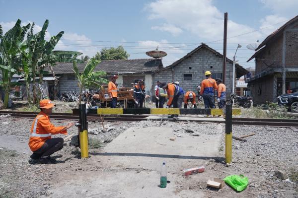 Tragis! 14 Orang Meninggal di Perlintasan Sebidang Jalur KA Sepanjang 2024