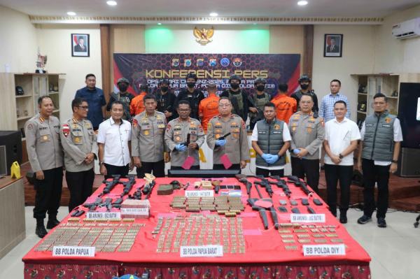 Polisi Ringkus Perakit dan Penyuplai Senjata Api ke KKB