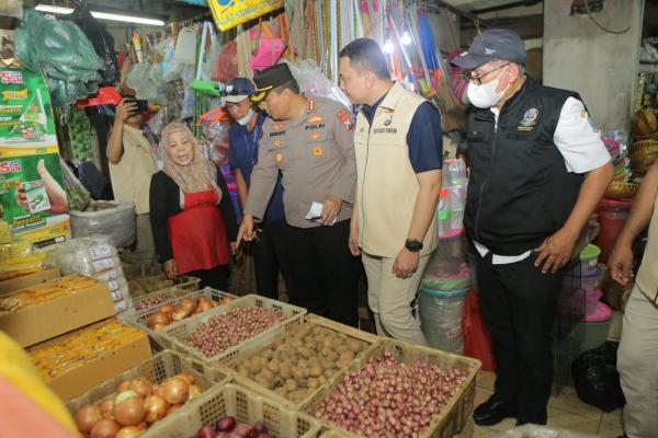 Breaking News! Polda Jatim Temukan Minyak Goreng MinyaKita Tak Sesuai Takaran di Pasar Wonokromo