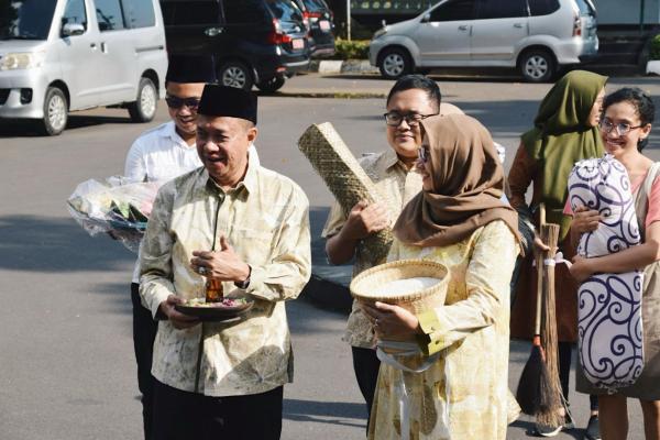 Bupati Banyumas Pindah ke Rumah Dinas dengan Upacara Adat Jawa