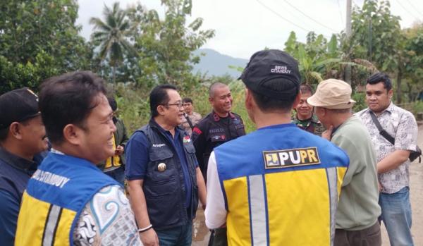 Bupati Tasikmalaya Ade Sugianto Turun Langsung Tinjau Lokasi Banjir di Sukaresik