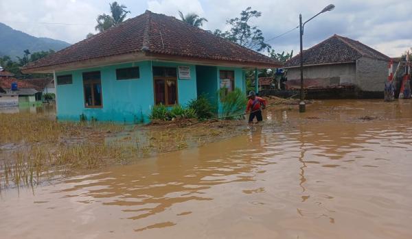 Banjir di Sukaresik Tasikmalaya Belum Surut, Warga Sebut Tahun 2025 yang Terparah