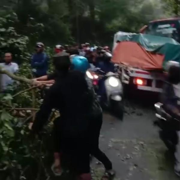 Kecelakaan Beruntun Terjadi di Jalan Raya Cugenang-Cipanas