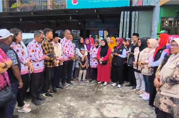 Kemenag Kabupaten Jayapura Selain Berbagai Takjil Juga Sosialisasi Produk Halal