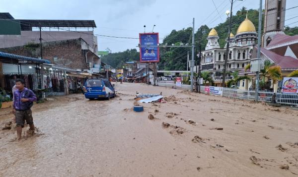 Update Banjir Bandang di Parapat: 181 KK Terdampak, 5 Rumah Warga Rusak Parah