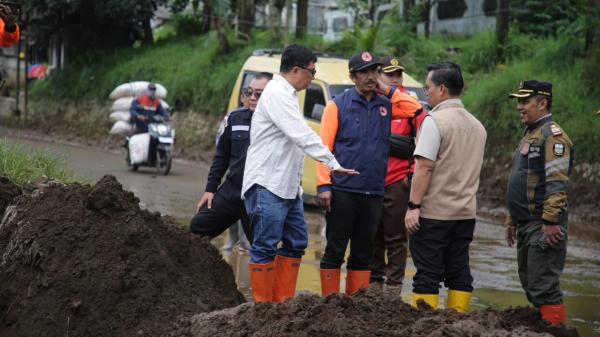 Bupati Garut Kunjungi Lokasi Banjir, Desak Penanganan Terpadu